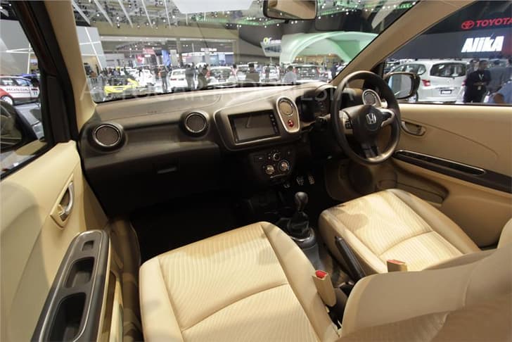 Honda Mobilio MPV photo gallery